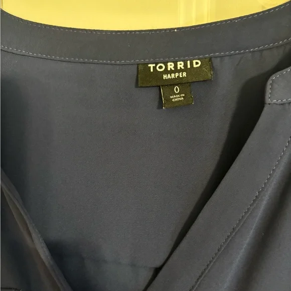 Navy Blue Torrid Semi-Sheer Roll-Tab Sleeve Blouse, Size 0. - Picture 6 of 6